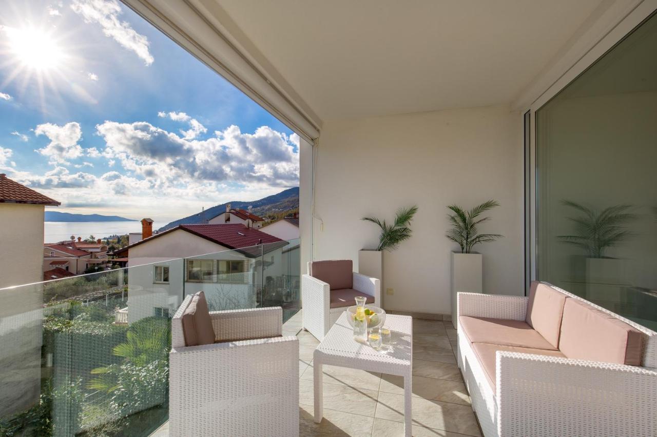 Apartment Mara Opatija With Rooftop Swimming Pool Ičići Exteriér fotografie